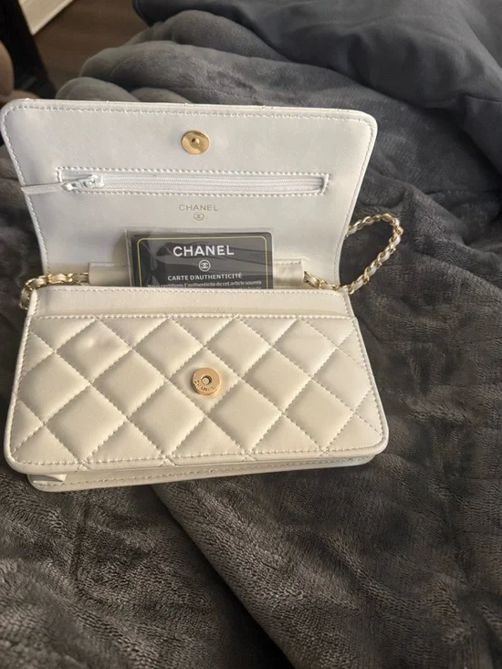 White Quilted Crossbody with Gold Chain - Picture 4 of 6